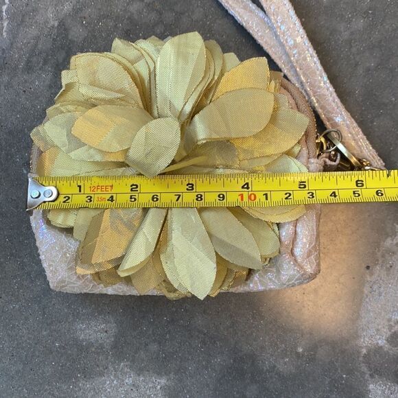 Deux Lux wristlet coin purse clutch gold flower - Picture 7 of 8